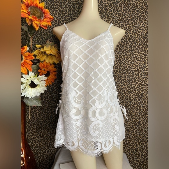 🌴3/$30🌴DOE & RAE White Embroidered Sleeveless Corset Side Tie Tank Blouse NWT - Picture 4 of 11